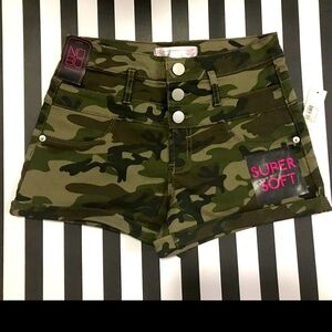 SOLD!!! NWT - Camo shorts